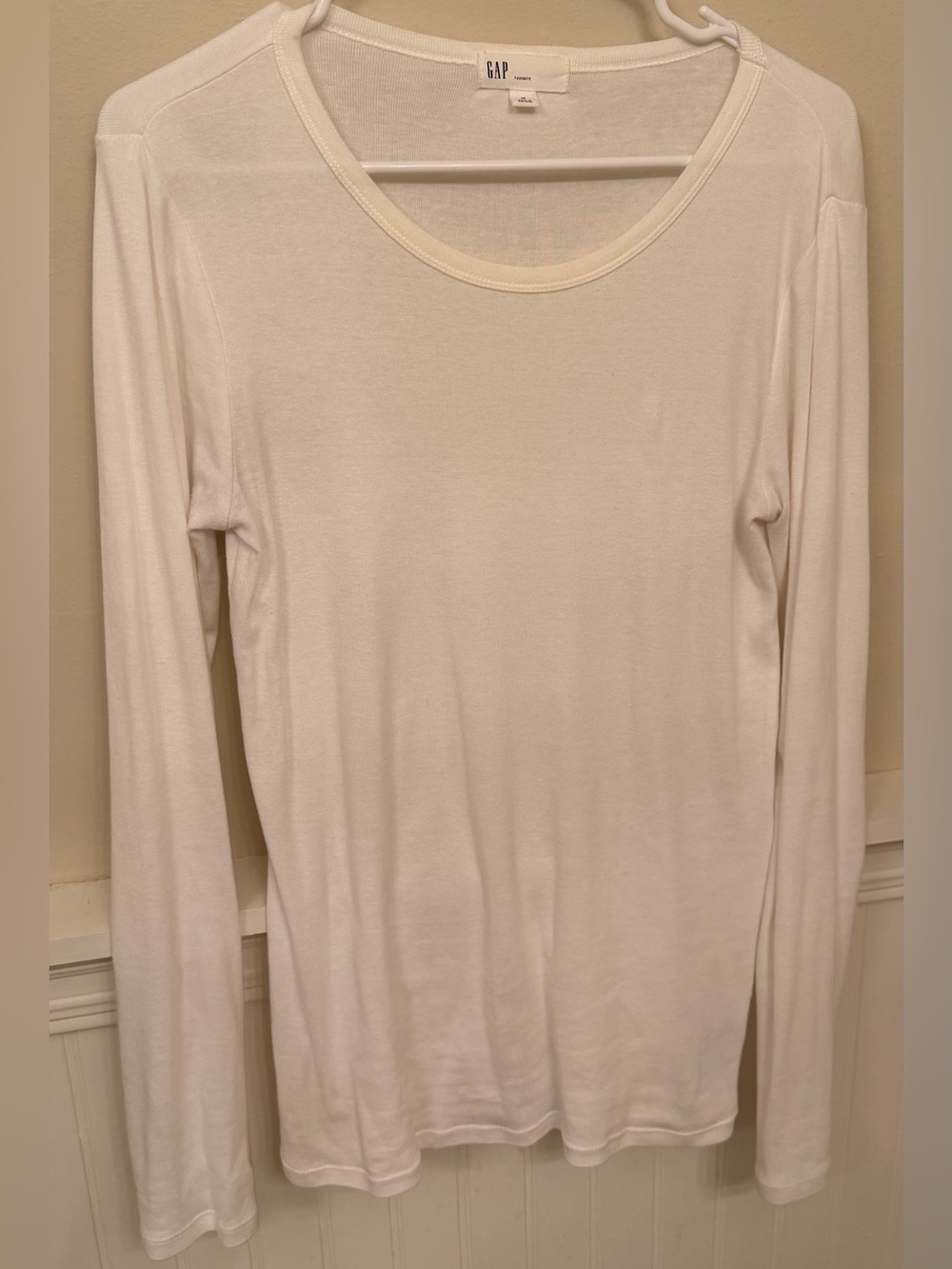 GAP Women's Long Sleeve Scoop Neck Top - White